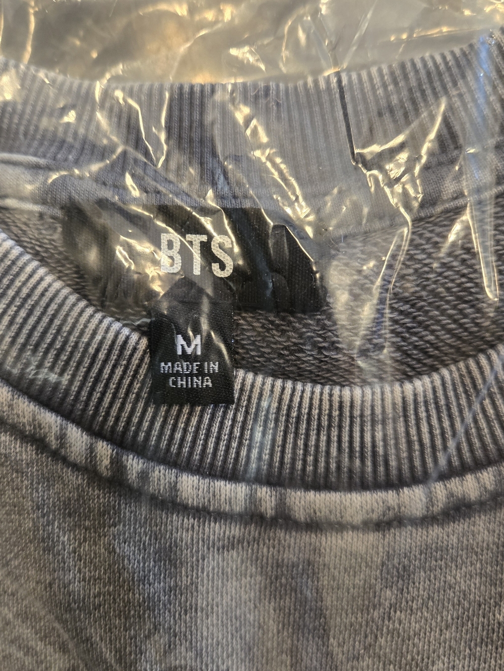 Exclusive BTS Arirang NYC Pop-Up Gray Paint-Splash Crewneck Tank - Picture 4 of 7